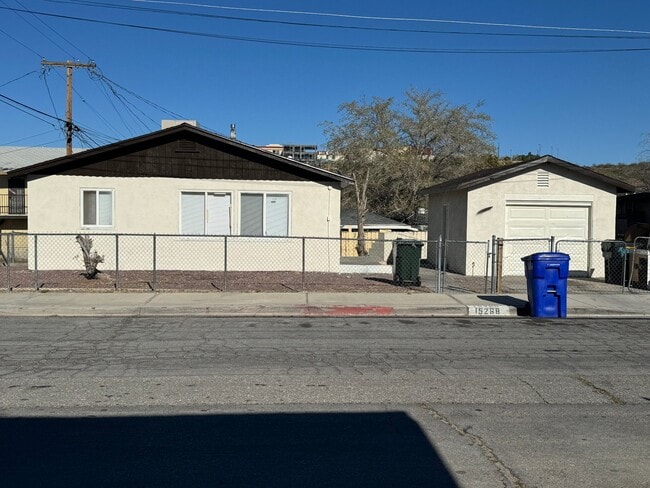 15268 Center St in Victorville, CA - Building Photo - Building Photo