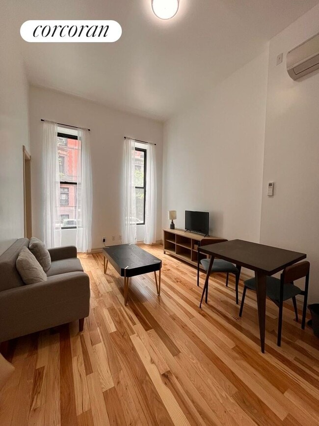 47 W 71st St in New York, NY - Building Photo - Building Photo