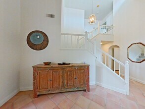 1014 Calle Venezia in San Clemente, CA - Foto de edificio - Building Photo