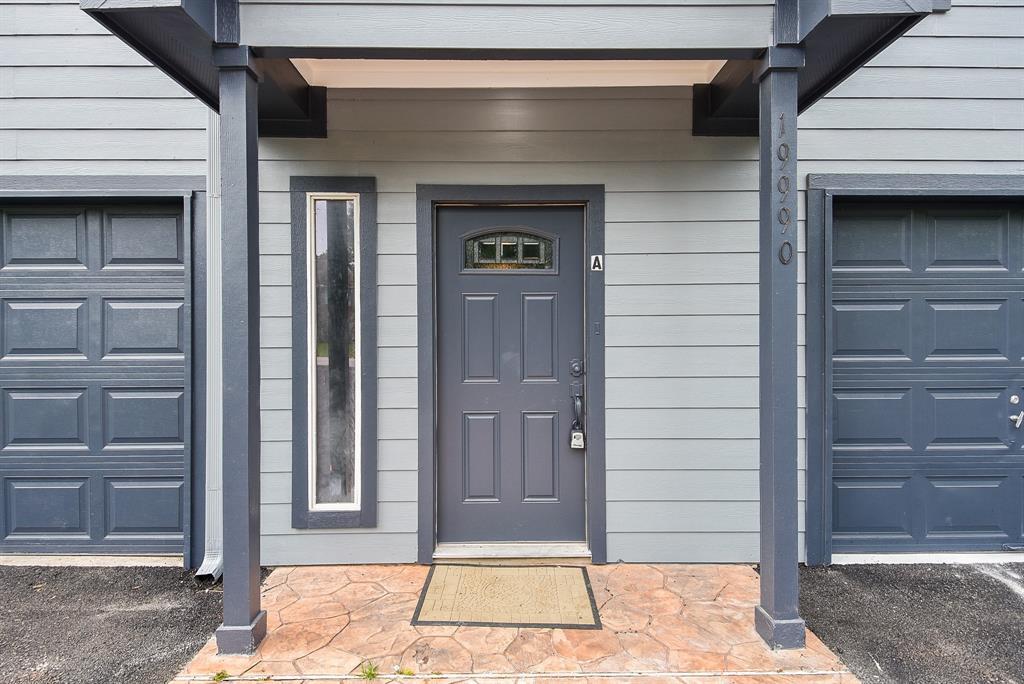 19990 Ravenwood Dr-Unit -A in Porter, TX - Building Photo