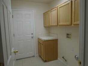 11121 Vista Ridge Dr in Bakersfield, CA - Building Photo - Building Photo