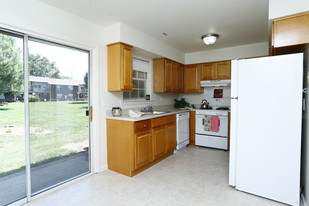 Carriage Run Apartments & Townhomes in Somerset, NJ - Building Photo - Interior Photo