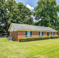 6053 Hinchcliff Rd in Montgomery, AL - Building Photo