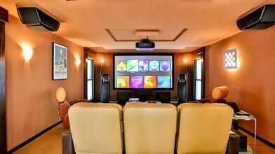 203 Frankfort Ave in Huntington Beach, CA - Building Photo - Building Photo