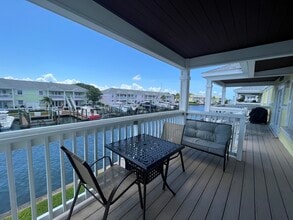 5132 Beach Dr SE, Unit D in St. Petersburg, FL - Building Photo - Building Photo