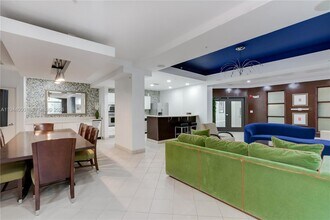 6001 SW 70th St in South Miami, FL - Building Photo - Building Photo