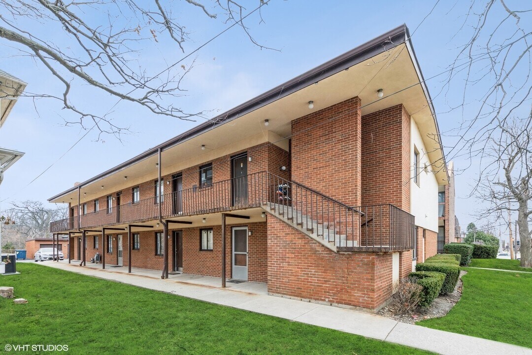 1970 Green Bay Rd in Highland Park, IL - Building Photo