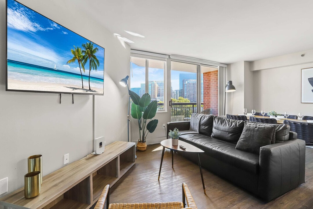 801 15th St S in Arlington, VA - Building Photo