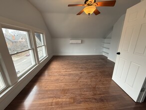 1367 Burdette Ave, Unit 3rd floor in Cincinnati, OH - Foto de edificio - Building Photo