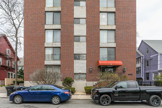 Harris House in Brookline, MA - Building Photo - Building Photo