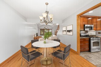 104 S Knollwood Dr in Schaumburg, IL - Building Photo - Building Photo