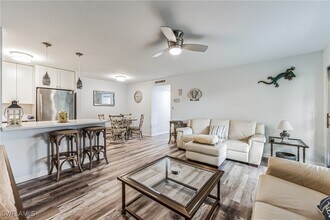 8081 S Woods Cir in Ft. Myers, FL - Building Photo - Building Photo