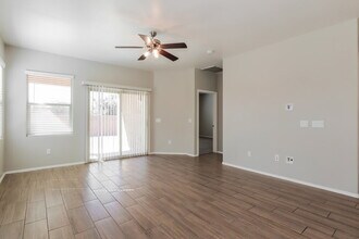 334 S Willow Wick Dr in Sahuarita, AZ - Foto de edificio - Building Photo