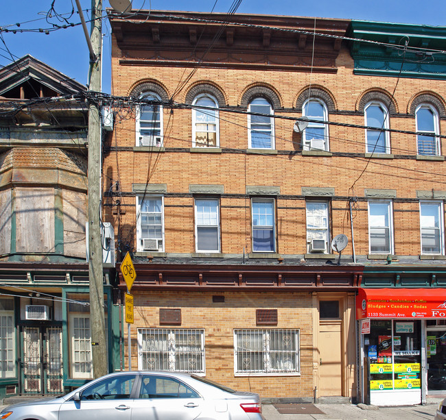 1131 Summit Ave in Jersey City, NJ - Building Photo - Building Photo