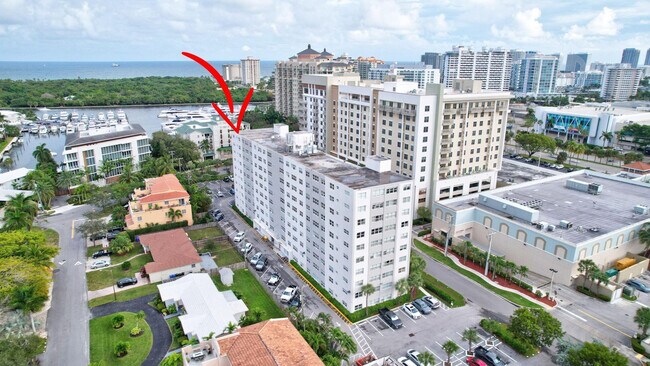 2555 NE 11th St in Fort Lauderdale, FL - Foto de edificio - Building Photo