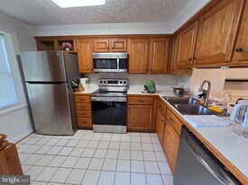 8332 Rocky Forge Ct in Springfield, VA - Building Photo