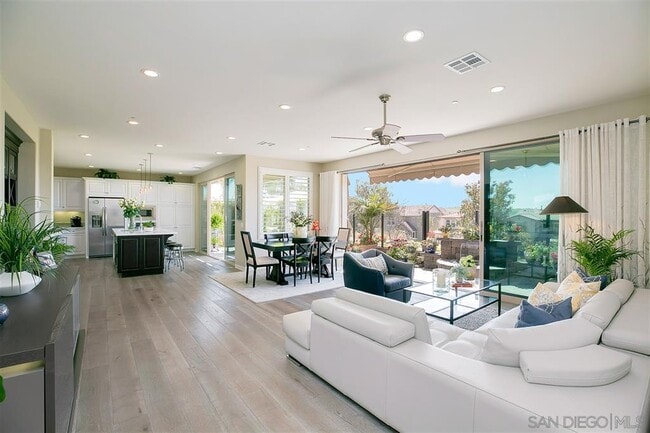 15875 Lesar Pl in San Diego, CA - Building Photo - Building Photo