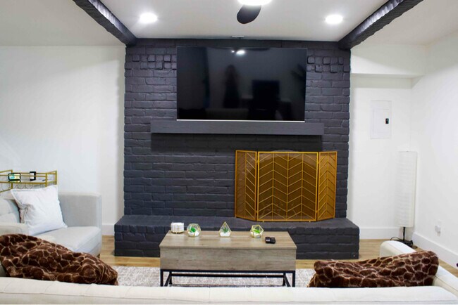 15837 El Estado Dr in Dallas, TX - Building Photo - Building Photo