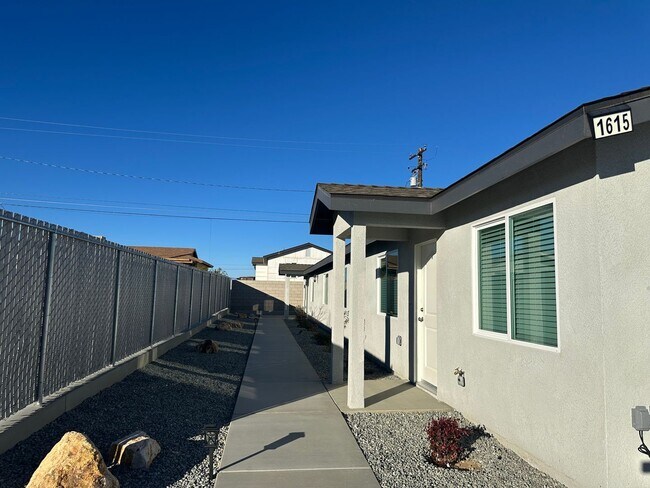 1611 Mayo St in Ridgecrest, CA - Building Photo - Building Photo