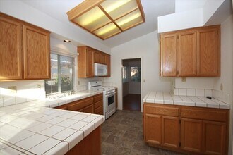 8332 Calleystone Way in Antelope, CA - Building Photo - Building Photo