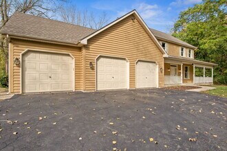 41W230 Sylvan Dr in Elburn, IL - Building Photo - Building Photo