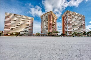 17900 Gulf Blvd in Redington Shores, FL - Building Photo