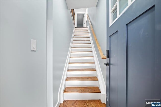 8 Essex St in Nutley, NJ - Building Photo - Building Photo