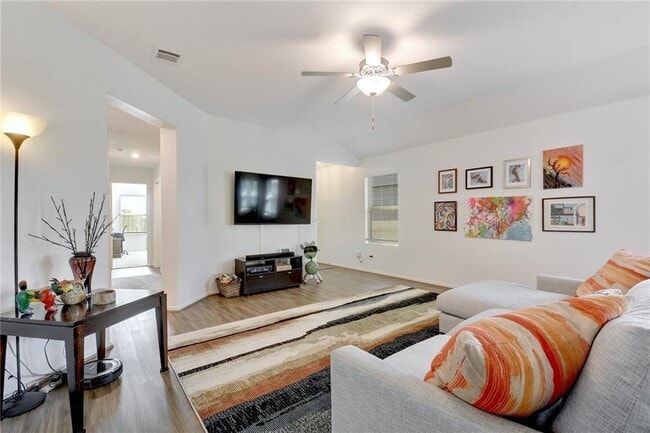 6813 Colorado Bluffs Rd in Austin, TX - Building Photo - Building Photo