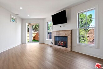 23550 Valley View Rd in Calabasas, CA - Building Photo - Building Photo