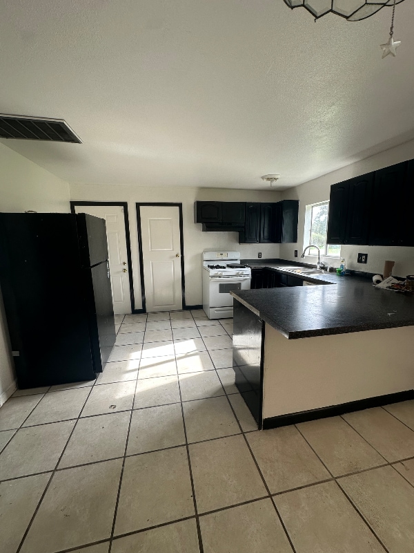 916 Sonoma Ave in Sacramento, CA - Building Photo - Building Photo