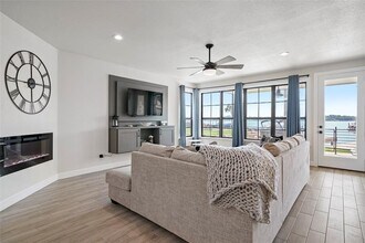 11303 Twain Dr in Montgomery, TX - Building Photo - Building Photo