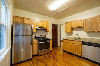 829 Westcott St in Syracuse, NY - Building Photo - Building Photo