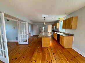 15 Ames St, Unit 2 in Providence, RI - Foto de edificio - Building Photo
