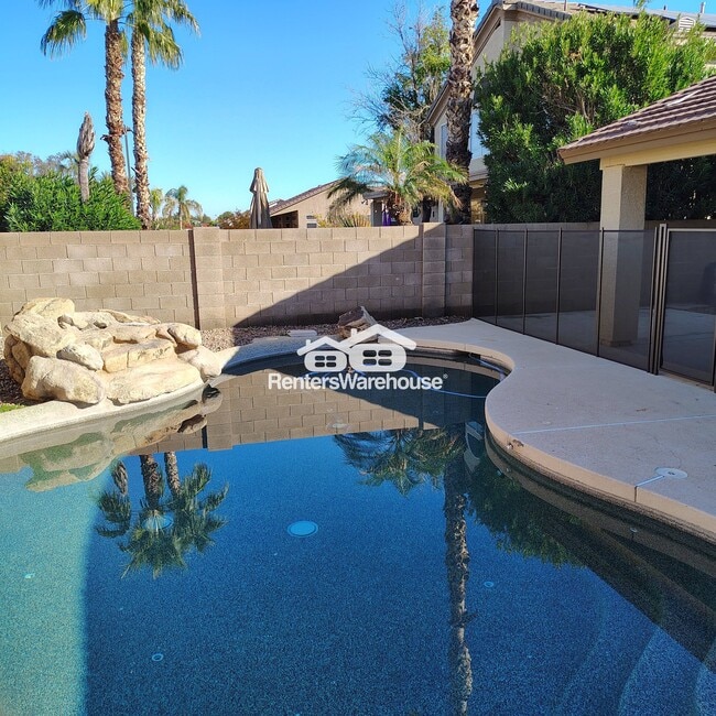 260 E Constitution Dr in Gilbert, AZ - Foto de edificio - Building Photo