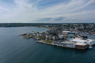 110 Commercial St in Gloucester, MA - Building Photo