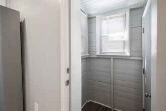 5810 Montrose St in Philadelphia, PA - Building Photo - Building Photo