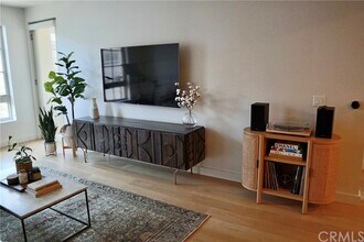 722 Americana Way-Unit -531 in Glendale, CA - Building Photo - Building Photo
