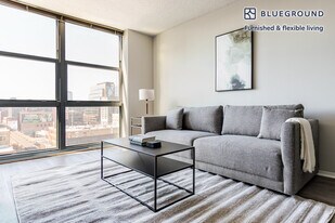 180 N Jefferson St, Unit SI FL11-ID1214 in Chicago, IL - Building Photo