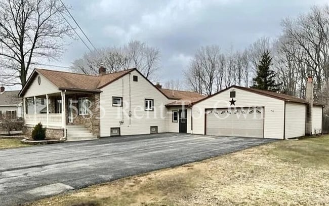 7020 Laur Rd in Niagara Falls, NY - Building Photo - Building Photo