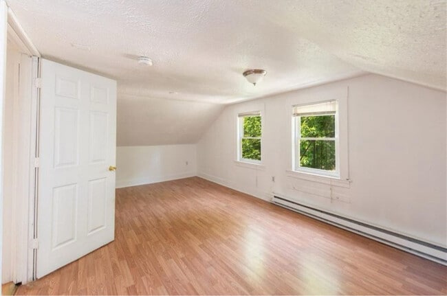 6 Howard St in Cranston, RI - Foto de edificio - Building Photo