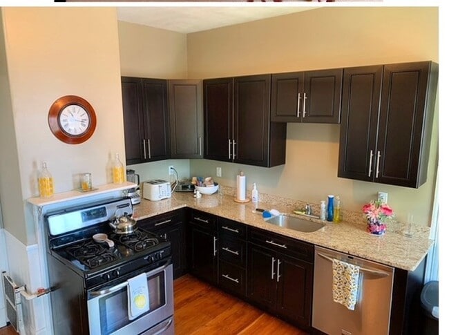 199 Chestnut Ave, Unit 1 in Boston, MA - Foto de edificio - Building Photo