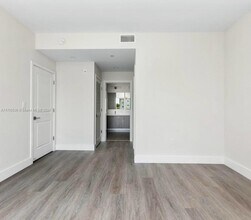 1938 Jackson St, Unit 502 in Hollywood, FL - Foto de edificio - Building Photo