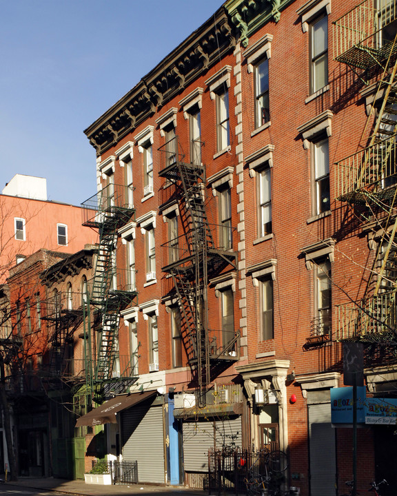 3 Bleecker St in New York, NY - Building Photo