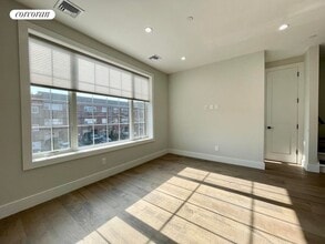 21-22 42nd St in Queens, NY - Building Photo - Building Photo