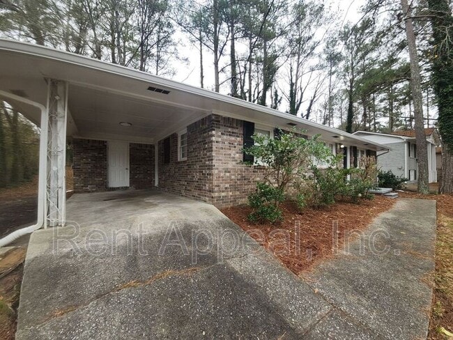 2916 Carriage Ln in Atlanta, GA - Building Photo - Building Photo