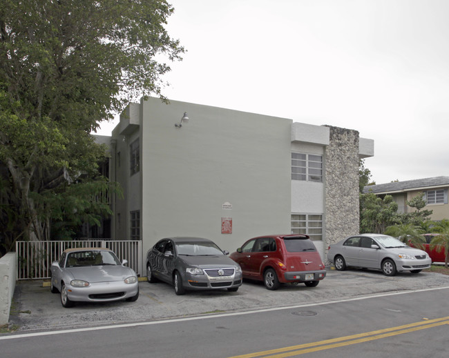 1235 Mariposa Ave in Miami, FL - Building Photo - Building Photo