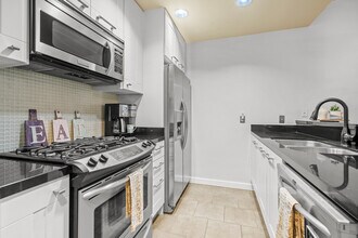 585 N Rossmore Ave in Los Angeles, CA - Building Photo - Building Photo
