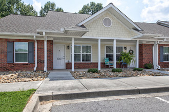 Saluda Commons in Saluda, SC - Foto de edificio - Building Photo