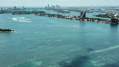 711 NE 23rd Terrace, Unit 3802 in Miami, FL - Building Photo - Building Photo