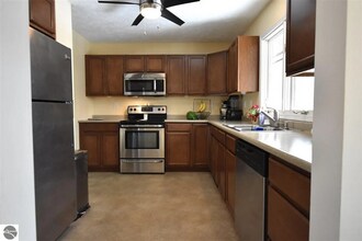 2467 E Potter Rd in Traverse City, MI - Building Photo - Building Photo